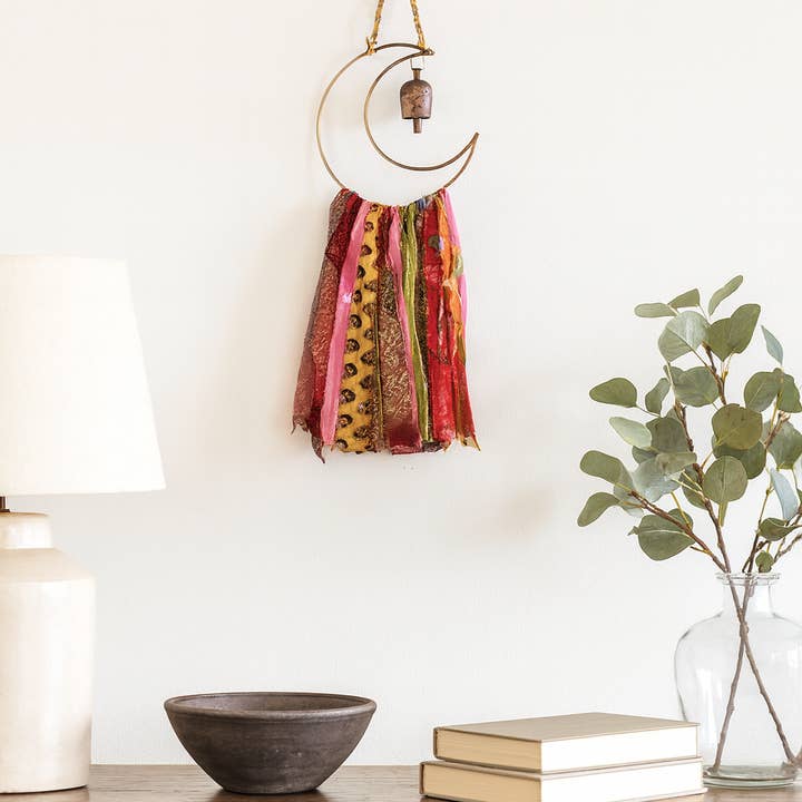 Matr Boomie Fair Trade – Engroshandel Vindharpe – Swapna Moon Bell Wind Chime Upcycled Sari - Fair Trade Home1