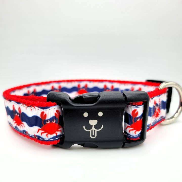 Collier Crabby de 1 po pour la vente par Scuttlebutt's Boutique
