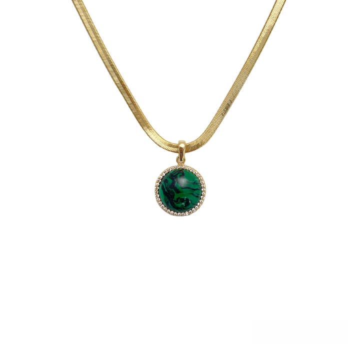 Collier à chaîne en or avec pendentif en malachite pour la vente par Artynkitsch