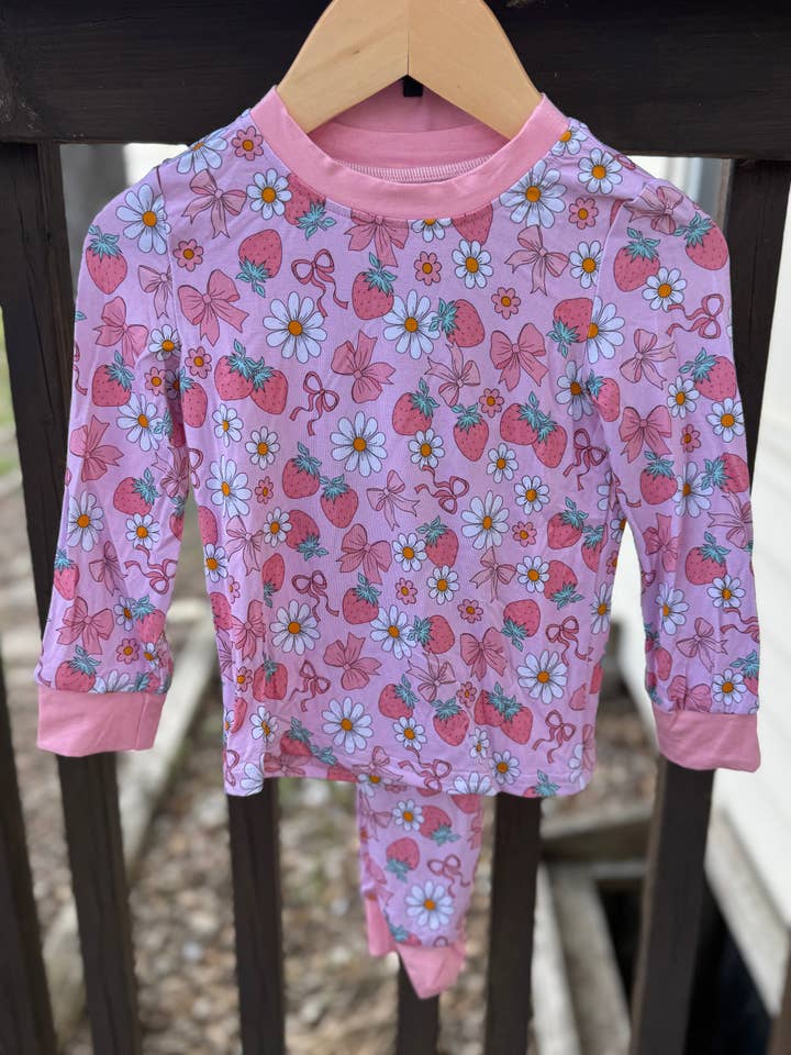 Mommy & Wren - Wholesale Sleepsuit – Baby - Strawberry & Bows Set4