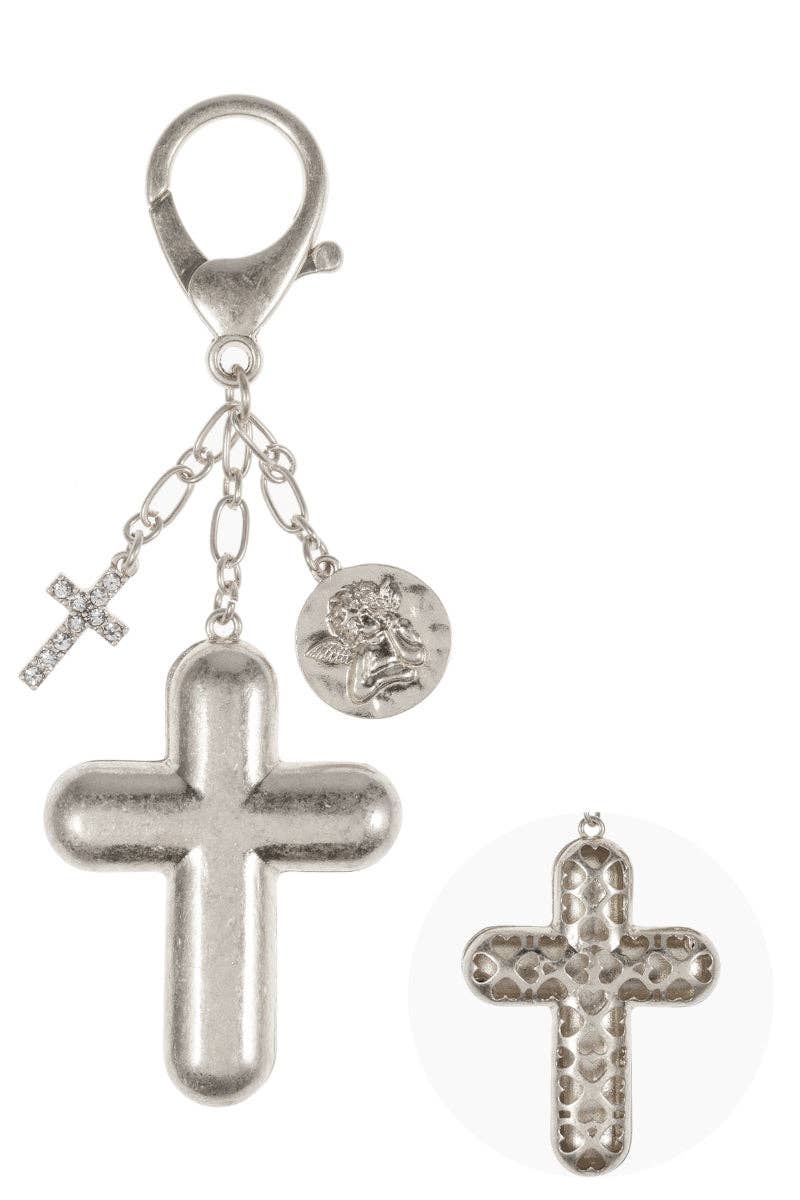 Designature New York - Venta al por mayor Llavero - Mujer - Llavero colgante con cruz acolchada y varios dijes4