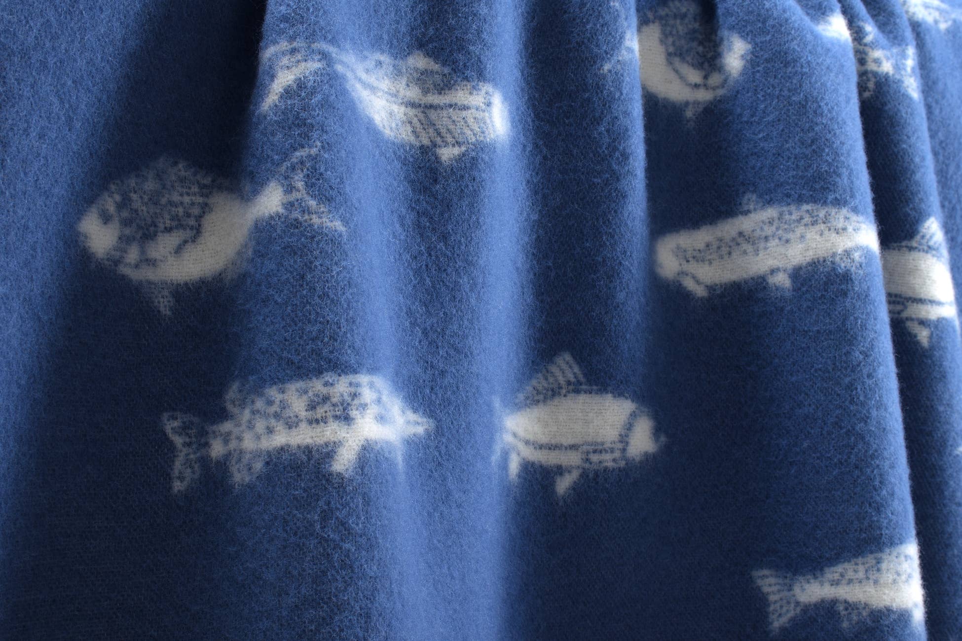 JJ Textile – wholesale Throw blanket – Fish Blue Wool Blanket2