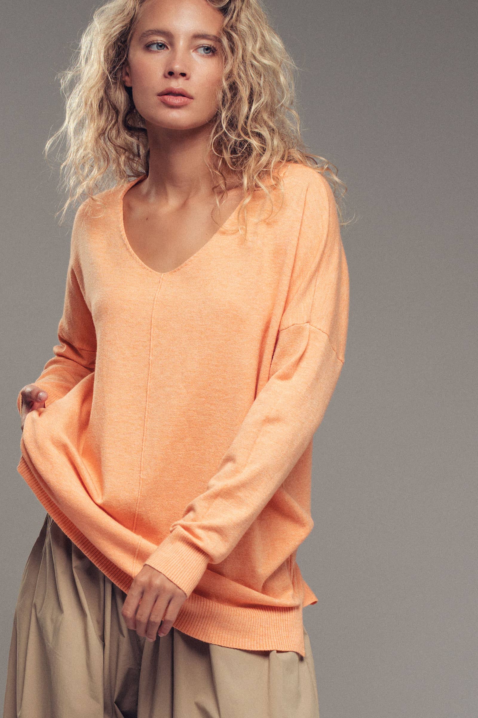 Urban Daizy - Wholesale Tunic Sweater - Women's - Relaxed High-Low V-Neck Tunic Sweater27