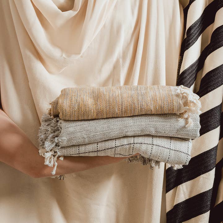 Moa - Wholesale Throw Blanket - Boho Grey Throw Blanket & Bedspread3