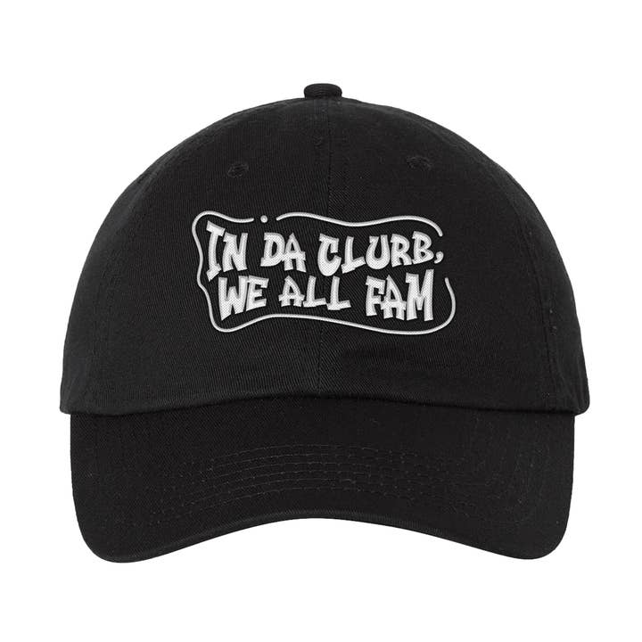 Dans le club, nous sommes tous de la famille Casquette brodée papa pour la vente par Calm Down Caren