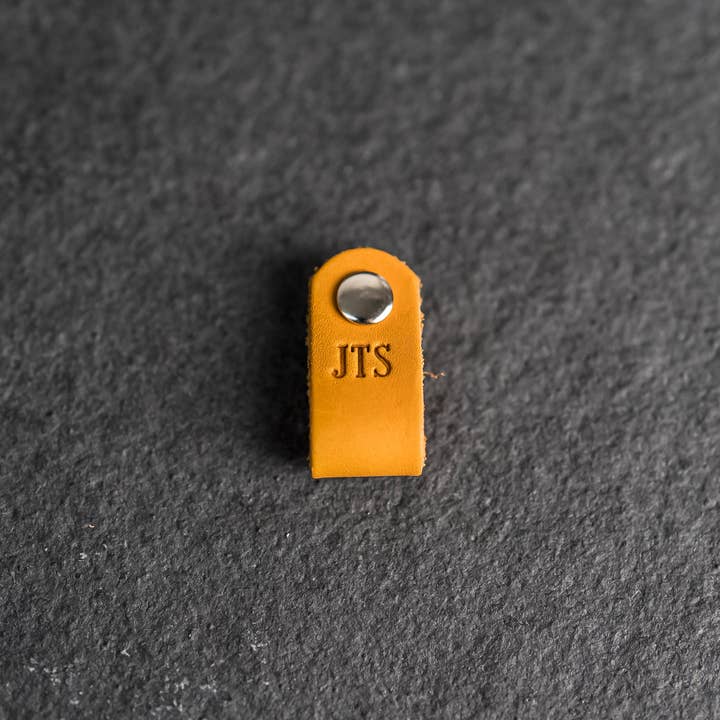 Ox & Pine - Vente Étiquette pour bagage - Onglets de vêtements en cuir personnalisés16