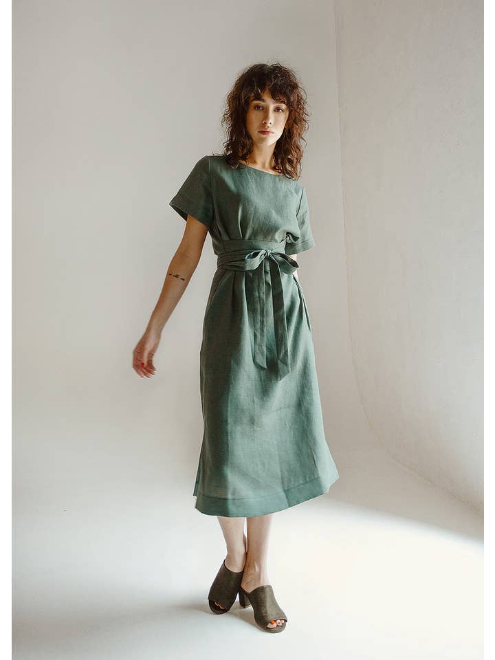 Nich Linen - Vendita all'ingrosso Vestito - Donna - Abito da damigella d'onore avvolgente in lino verde salvia da donna midi3