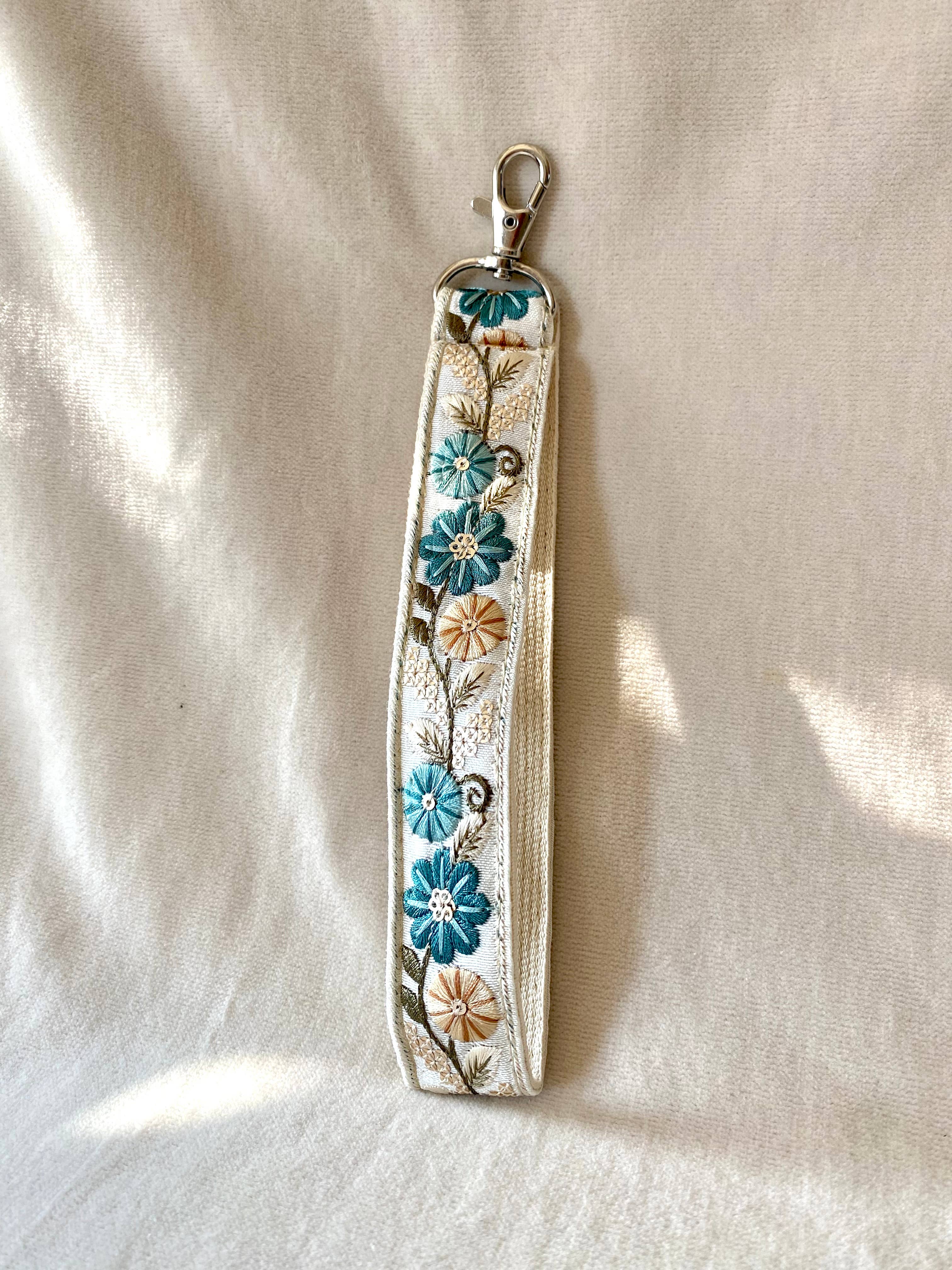 Temple of Treasure – Großhandel Handyhüllen-Band – Handgefertigte Telefonkordel/Taschenanhänger/Langer Schlüsselanhänger – Blau1