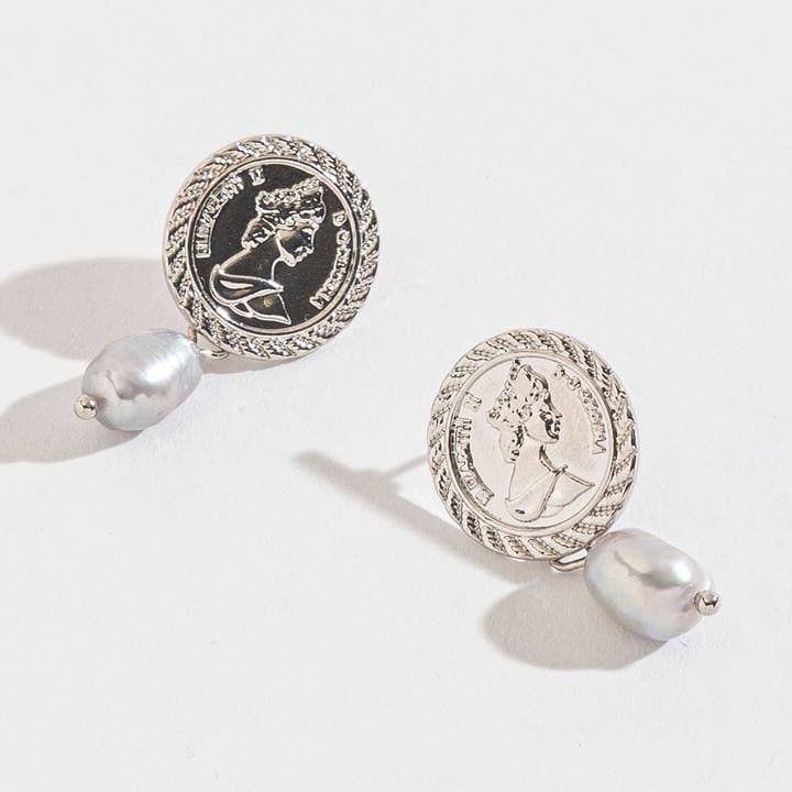 Pendientes colgantes con forma de perla y moneda de Mya para venta al por mayor de Howard's