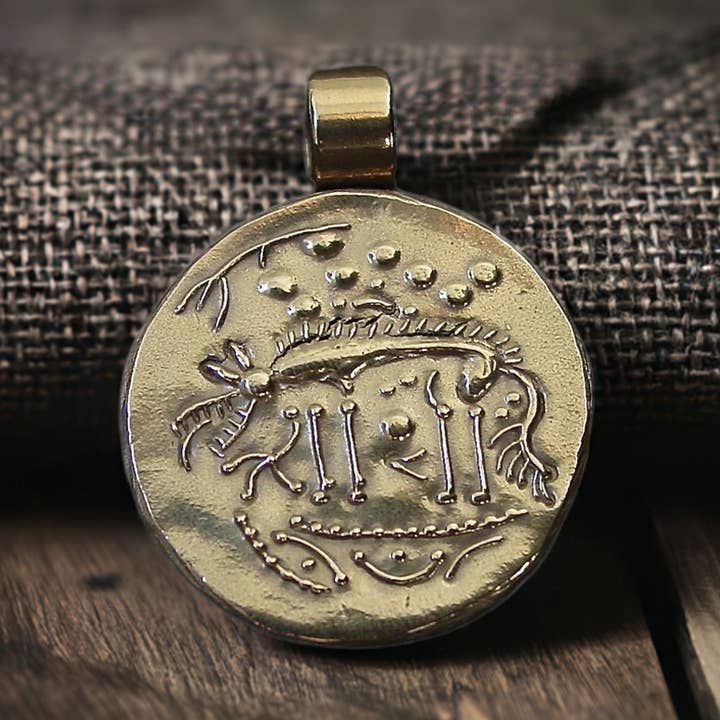 Colgante de Lobo Celta - Moneda Tallada a Mano para venta al por mayor de Vis a Vis Jewelry