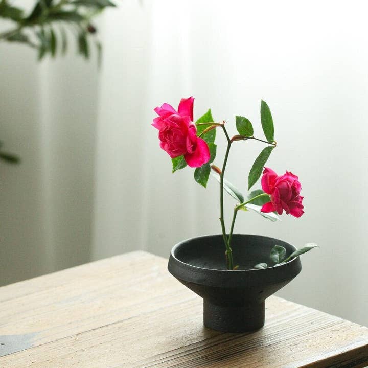 Gohobi traditionell svartvit Ikebana vas för wholesale av Gohobi (We cover U.S. import duties)