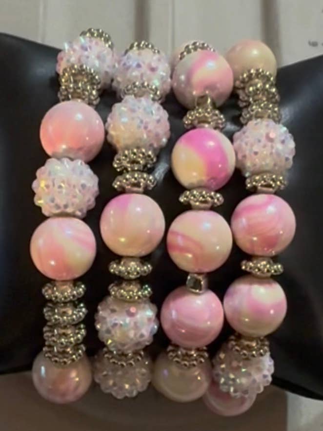 Ensemble de Bracelets Crème & Rose pour la vente par Ida Gee’s Custom Jewelry & Accessories