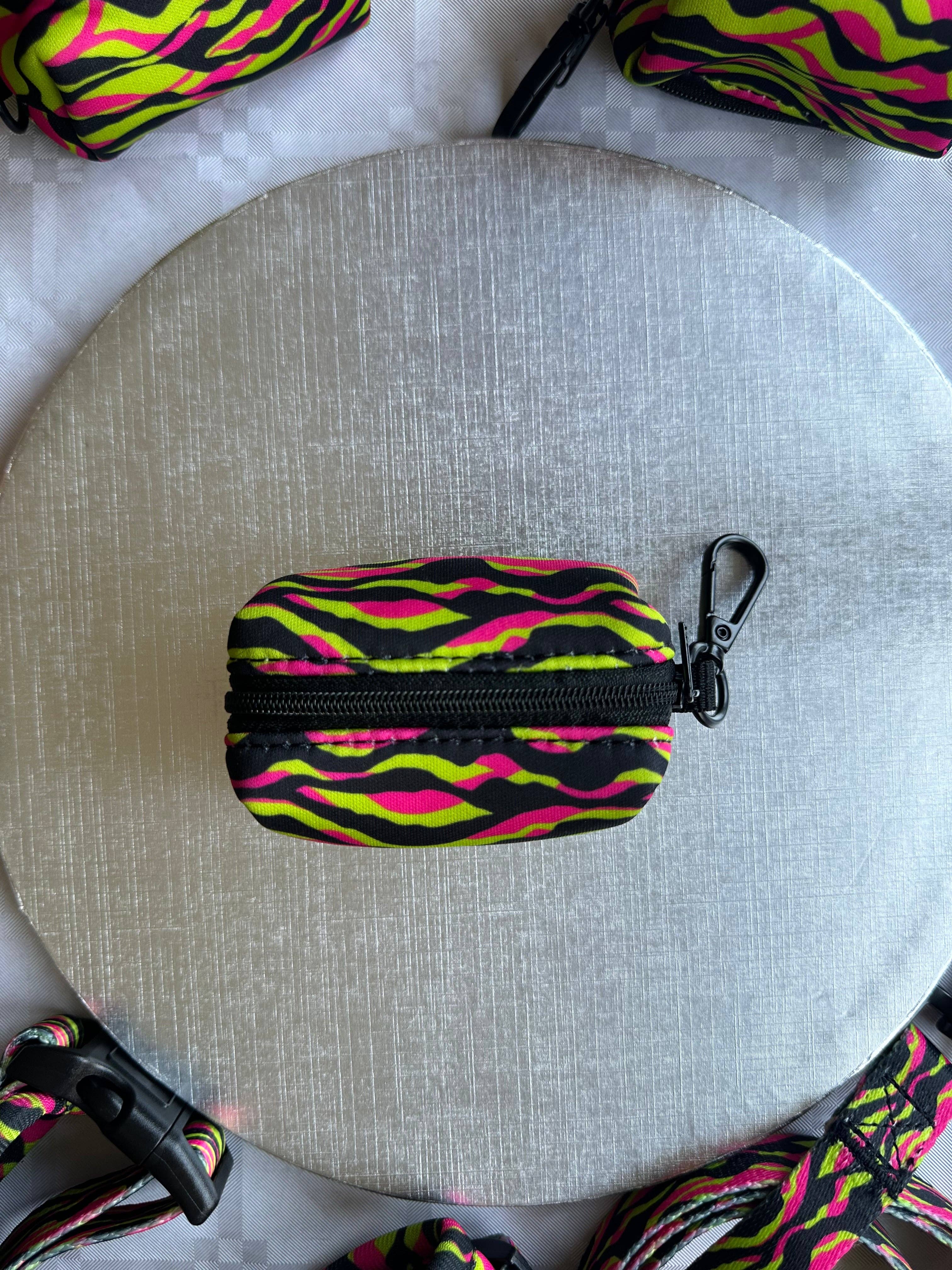 Wildbite Amantes Peludos - Wholesale Pet Leash - Dog - StyleZebra Bag Holder3