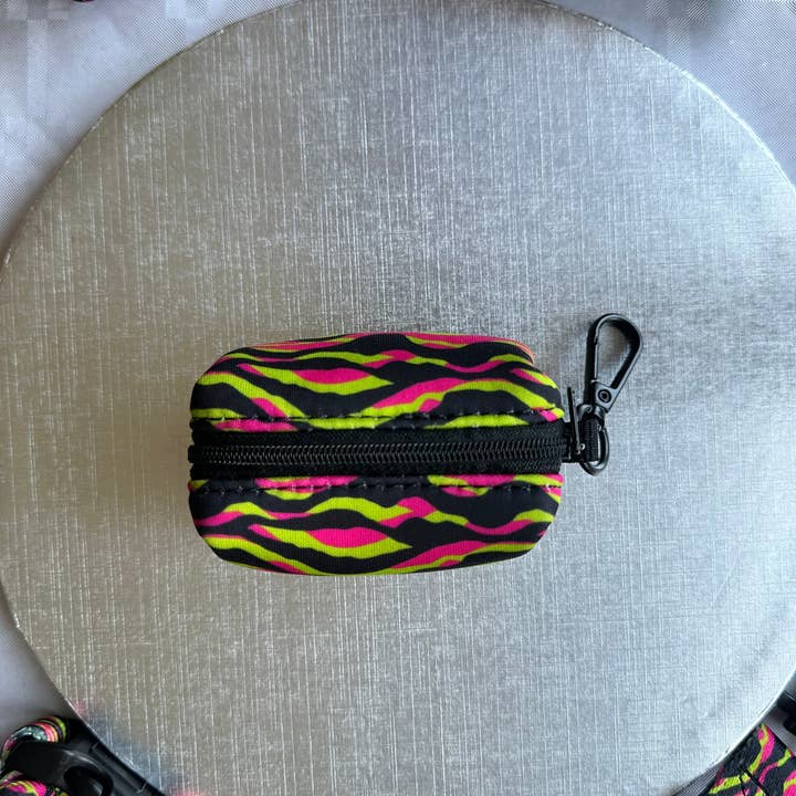 Wildbite Amantes Peludos - Wholesale Pet Leash - Dog - StyleZebra Bag Holder3