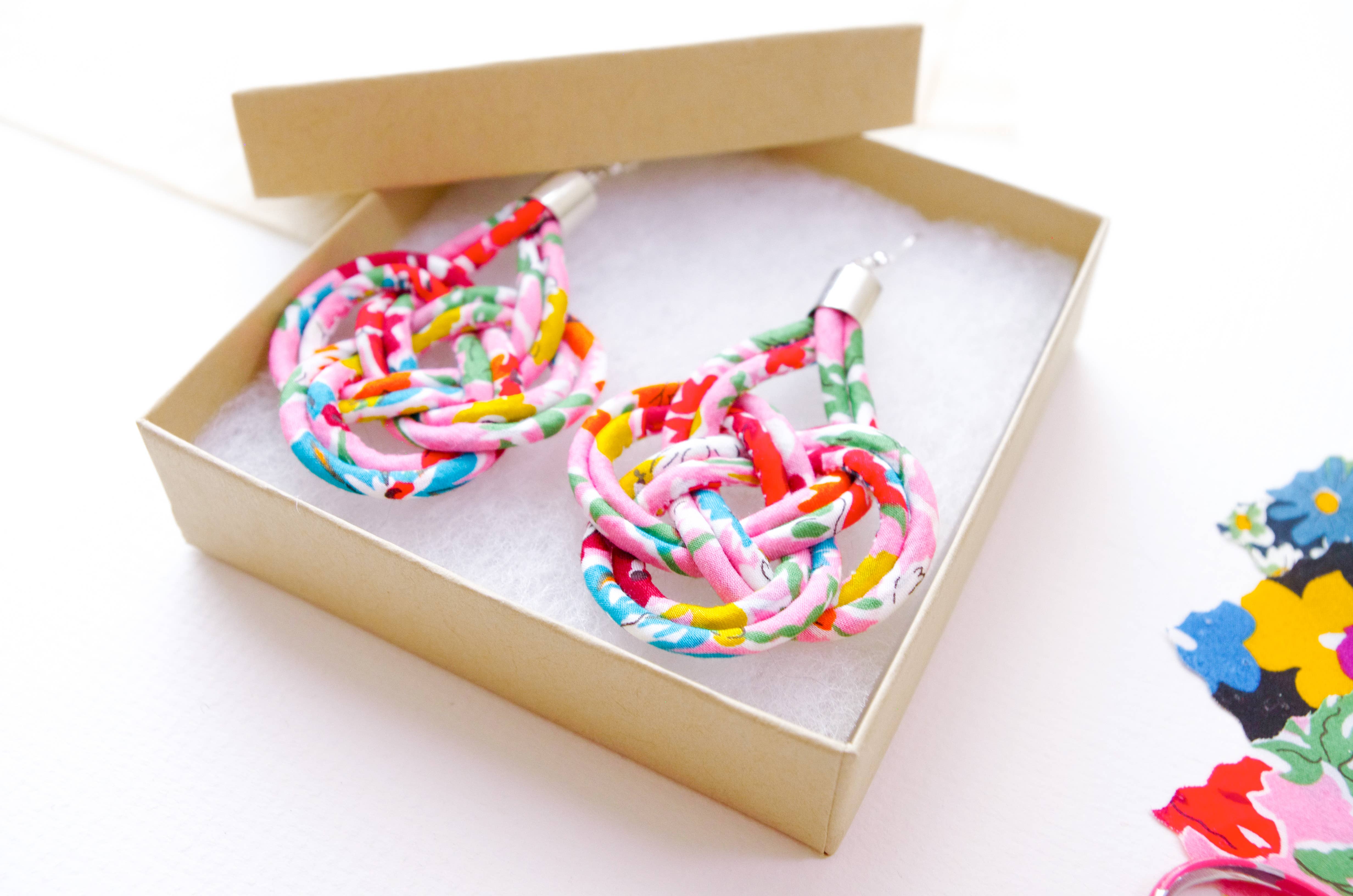 Bunny Bosworth – wholesale Dangle earrings – Large Liberty Fabric Cord Knot Earrings - Deco Florals7