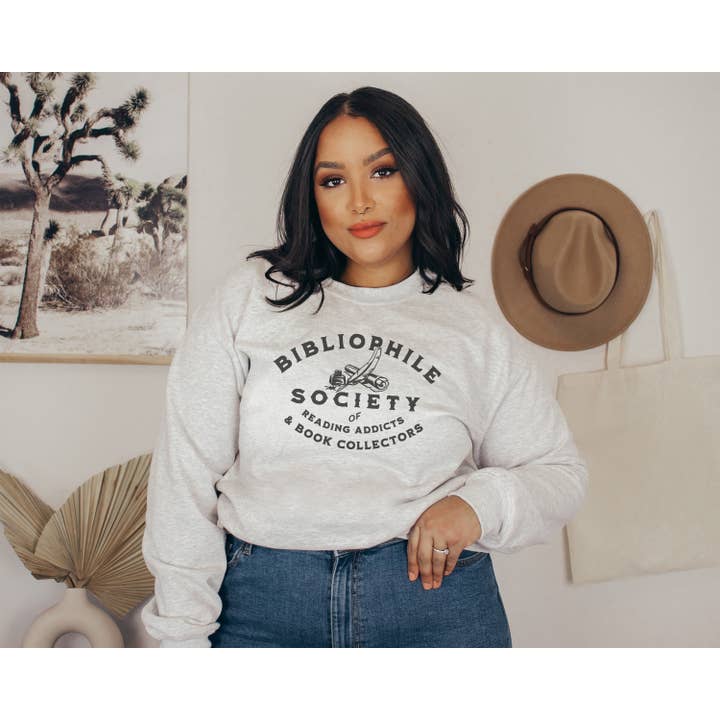 Unisex-Sweatshirt „Bibliophile Society“ für den Großhandel von The Obstinate Octopus