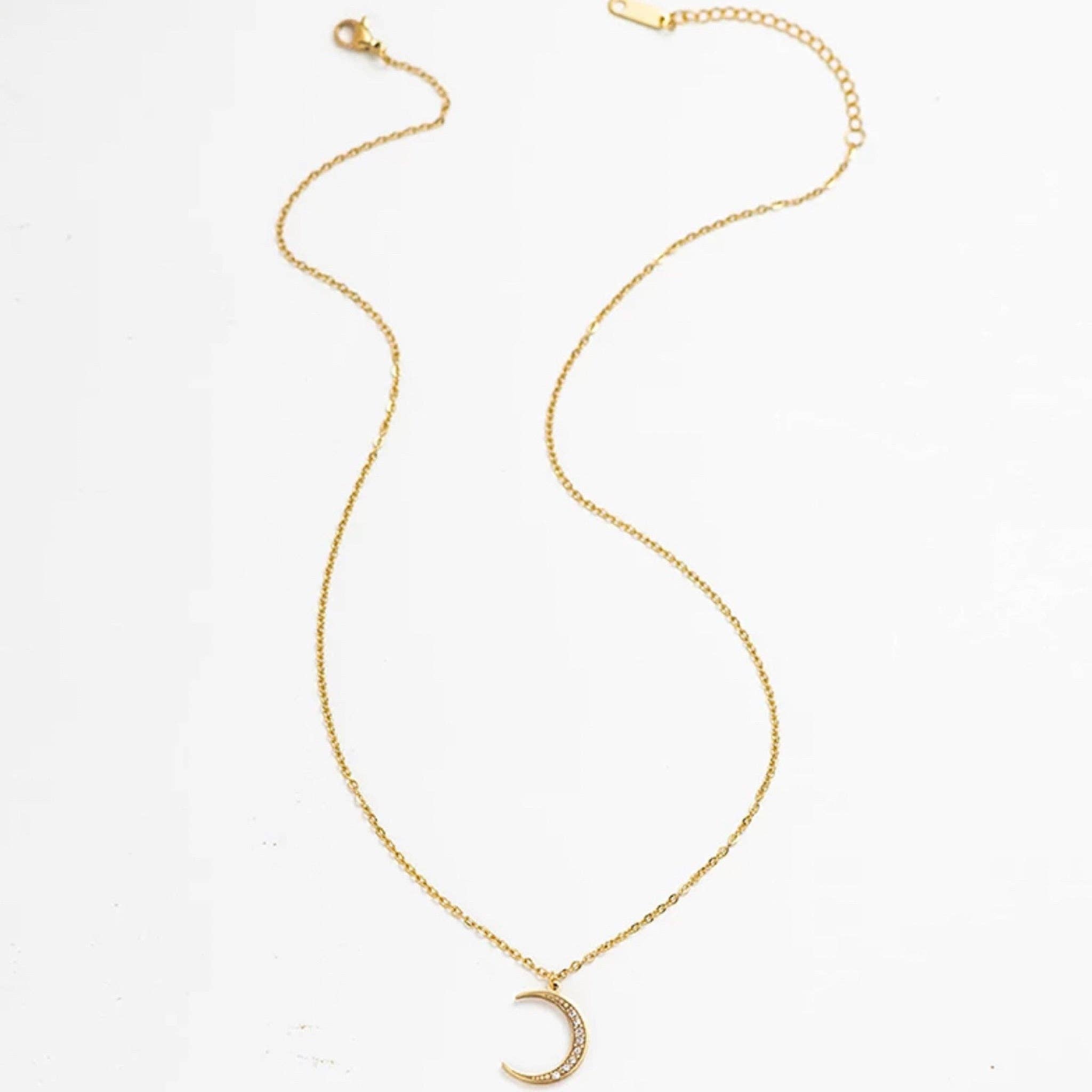 Kismet Showroom – Großhandel Kette mit Anhänger/Charm – Juwelenbesetzte Halbmond-Halskette1