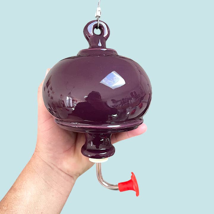 Keramische Kolibrie Voeder — Aubergine Paars voor wholesale door Mudpuppy Ceramic Studio