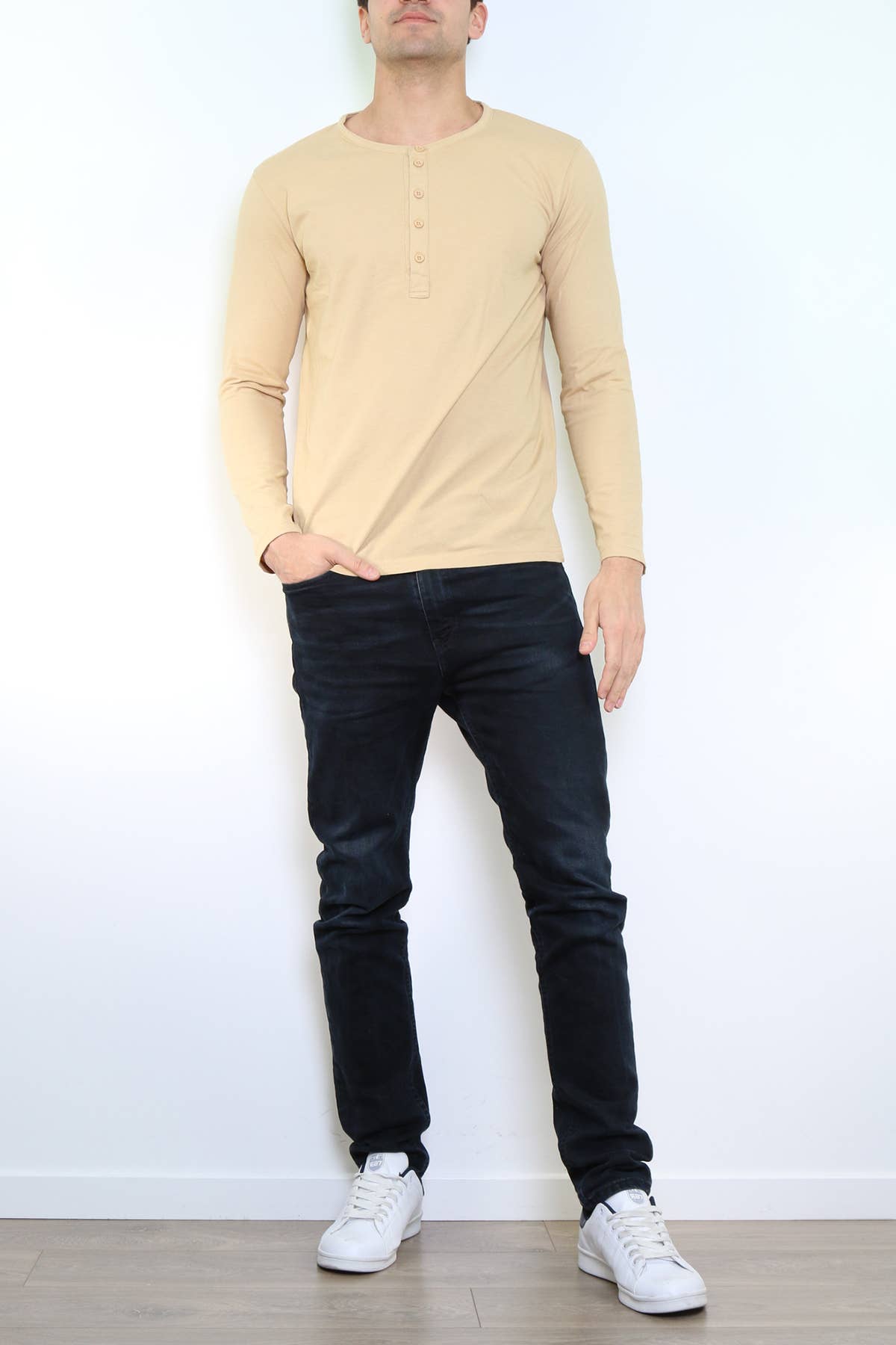 Beige T-Shirt Manches Longues Col Boutonné Kajol-Beige en vente sur Faire1