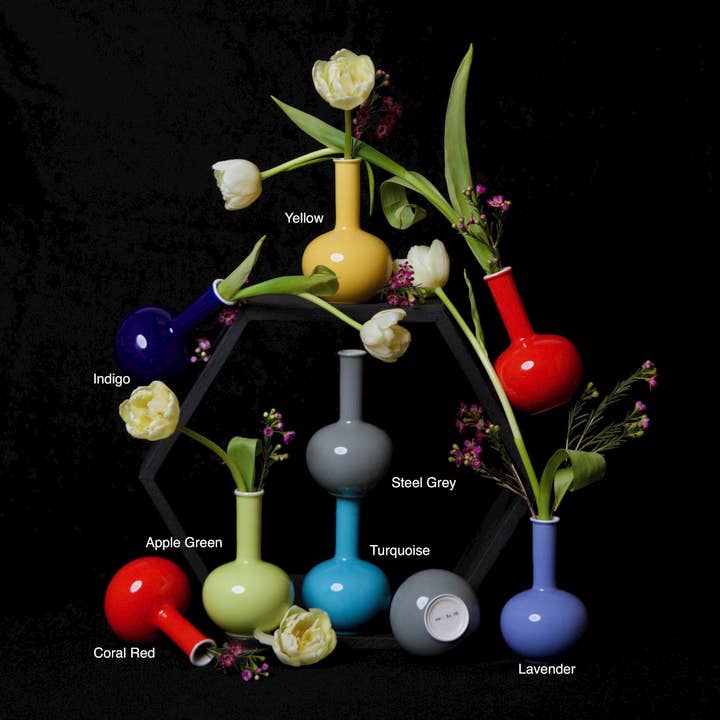 Middle Kingdom - Wholesale Vase - Glossy Porcelain Mini Beauty Vase4