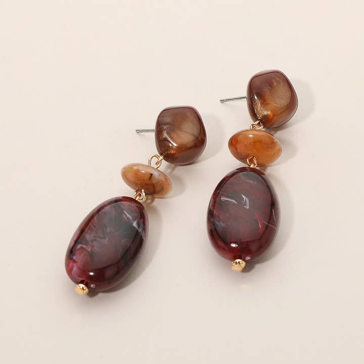 Boucles d'oreilles pendantes en résine avec maillons et galets pour la vente par Sensibling Corp.