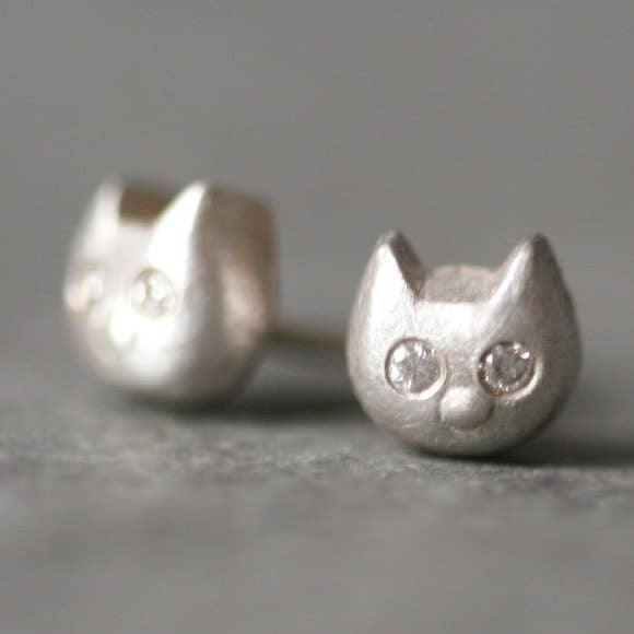 Brincos Kitty Stud em Prata de 1ª Lei com Diamantes por atacado de Michelle Chang