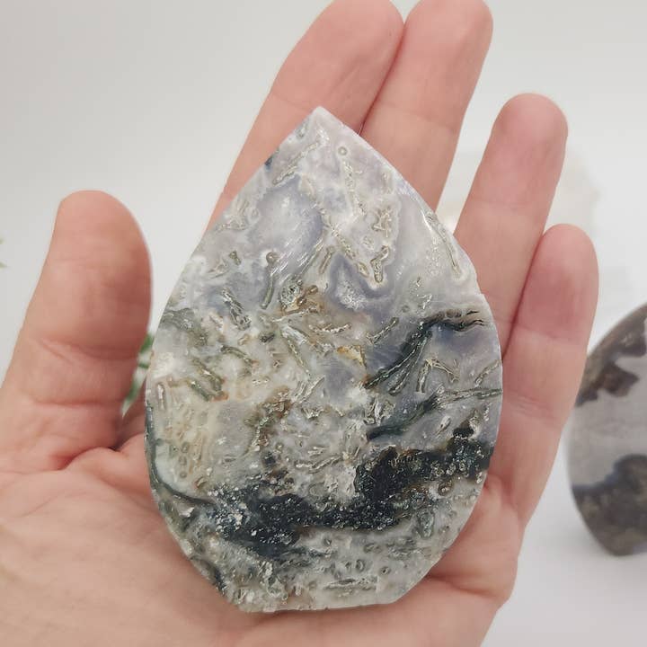 Meraki Gemstones - Wholesale Spiritual Stone/Crystal - Moss Agate Gemstone Flame/Freeform (0.5kg/1.1lb)