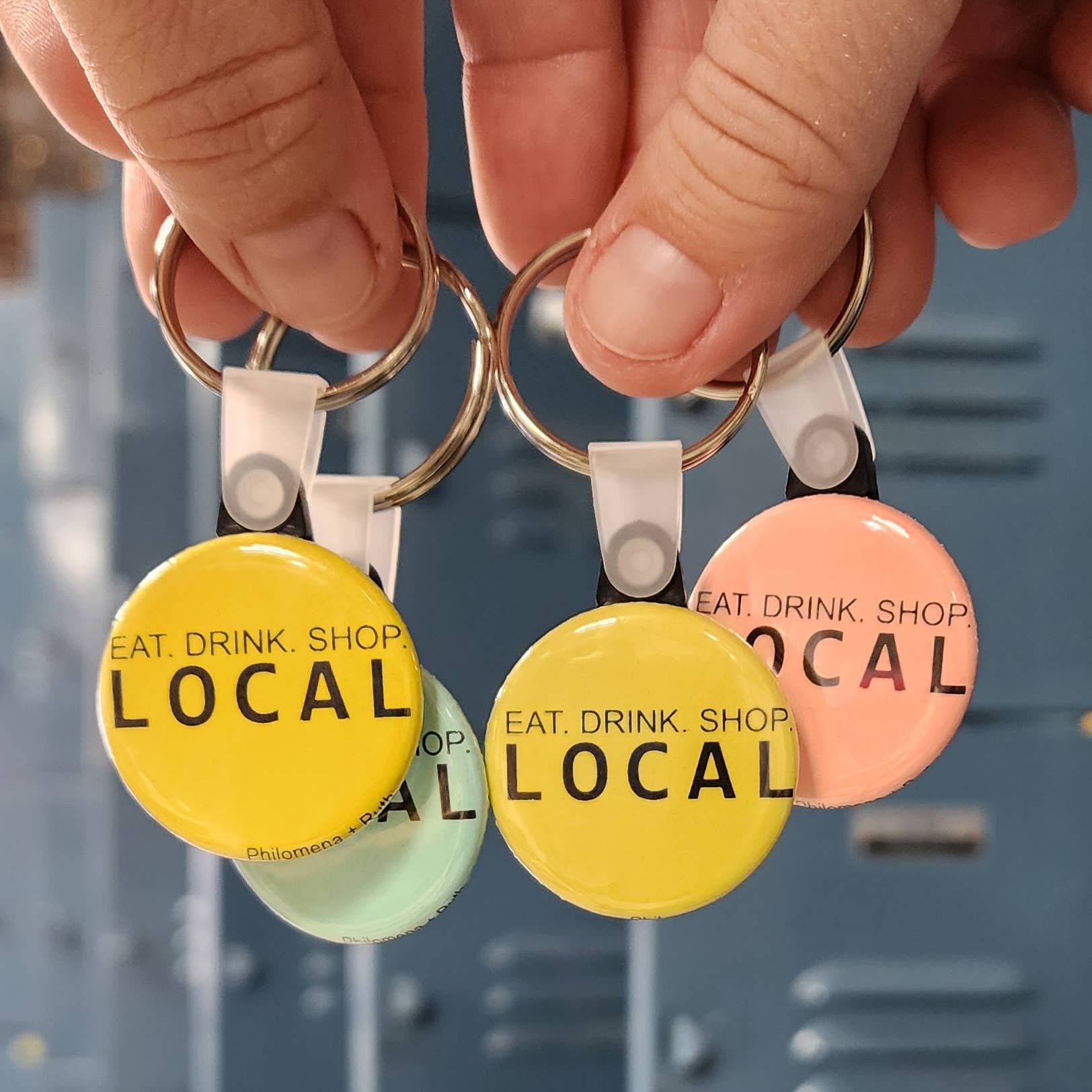 Hardworking Stoner - Vendita all'ingrosso Portachiavi - Unisex - MANGIARE. BERE. NEGOZIO. LOCAL - pulsante o portachiavi1