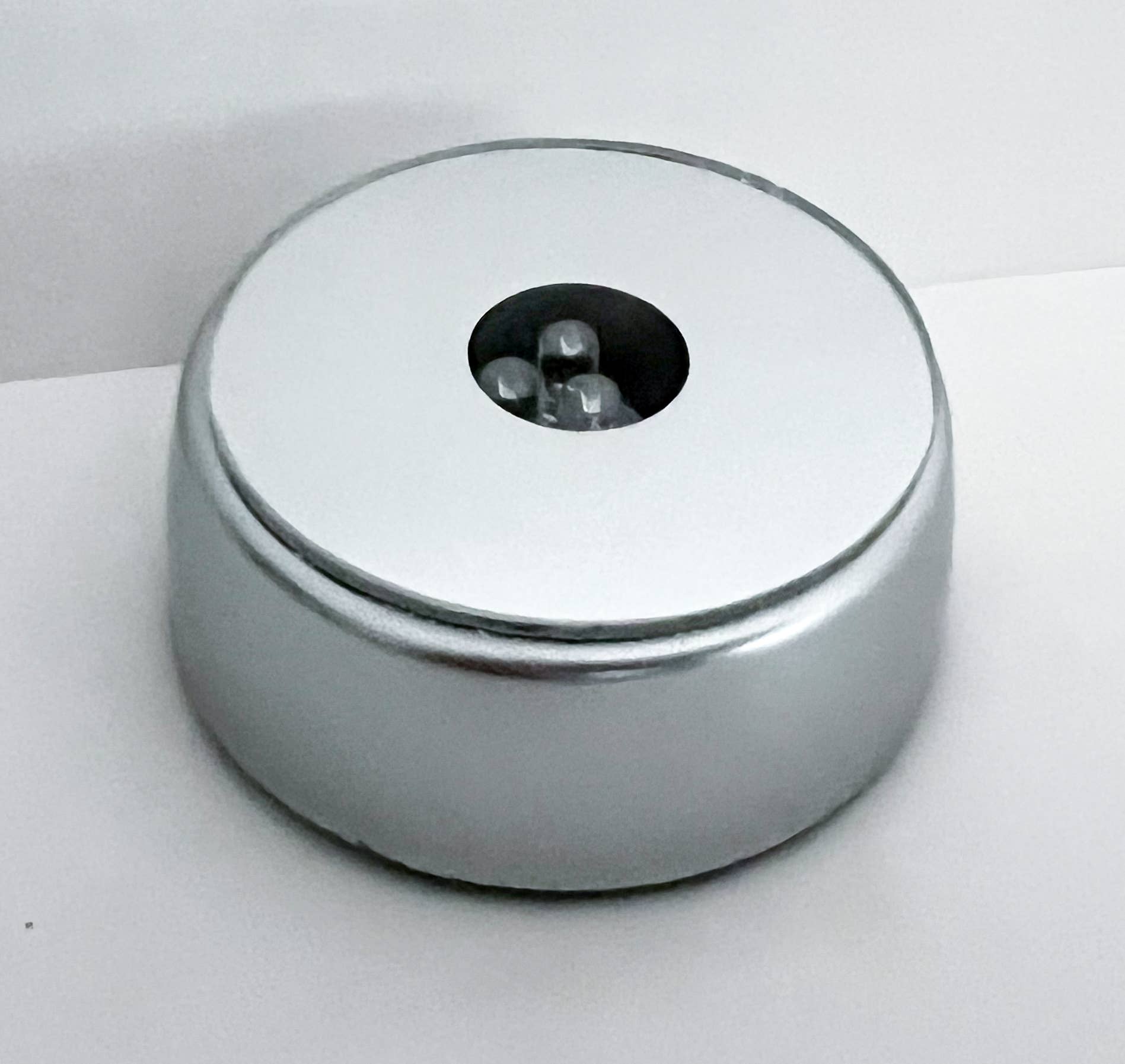 Esoterica Arte - Wholesale Light Bulb/Puck - RGB LED Light Base Batteries 5.2x5.2x2.2cm (3 units)