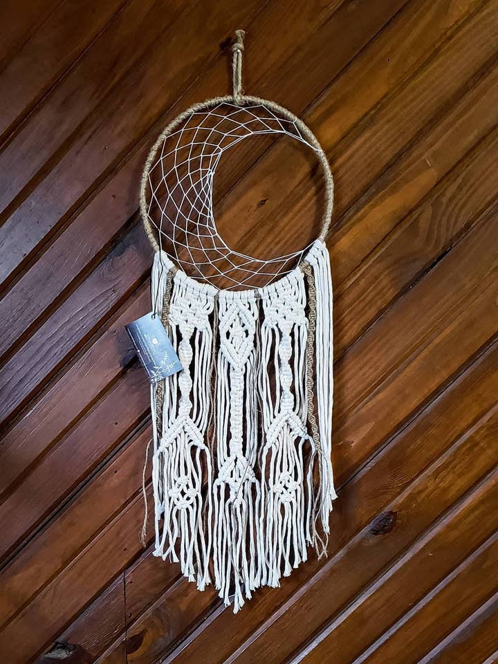 Attrape-rêves en macramé avec flèches en forme de croissant de lune de 10 pouces pour la vente par Knotty Boho Designs