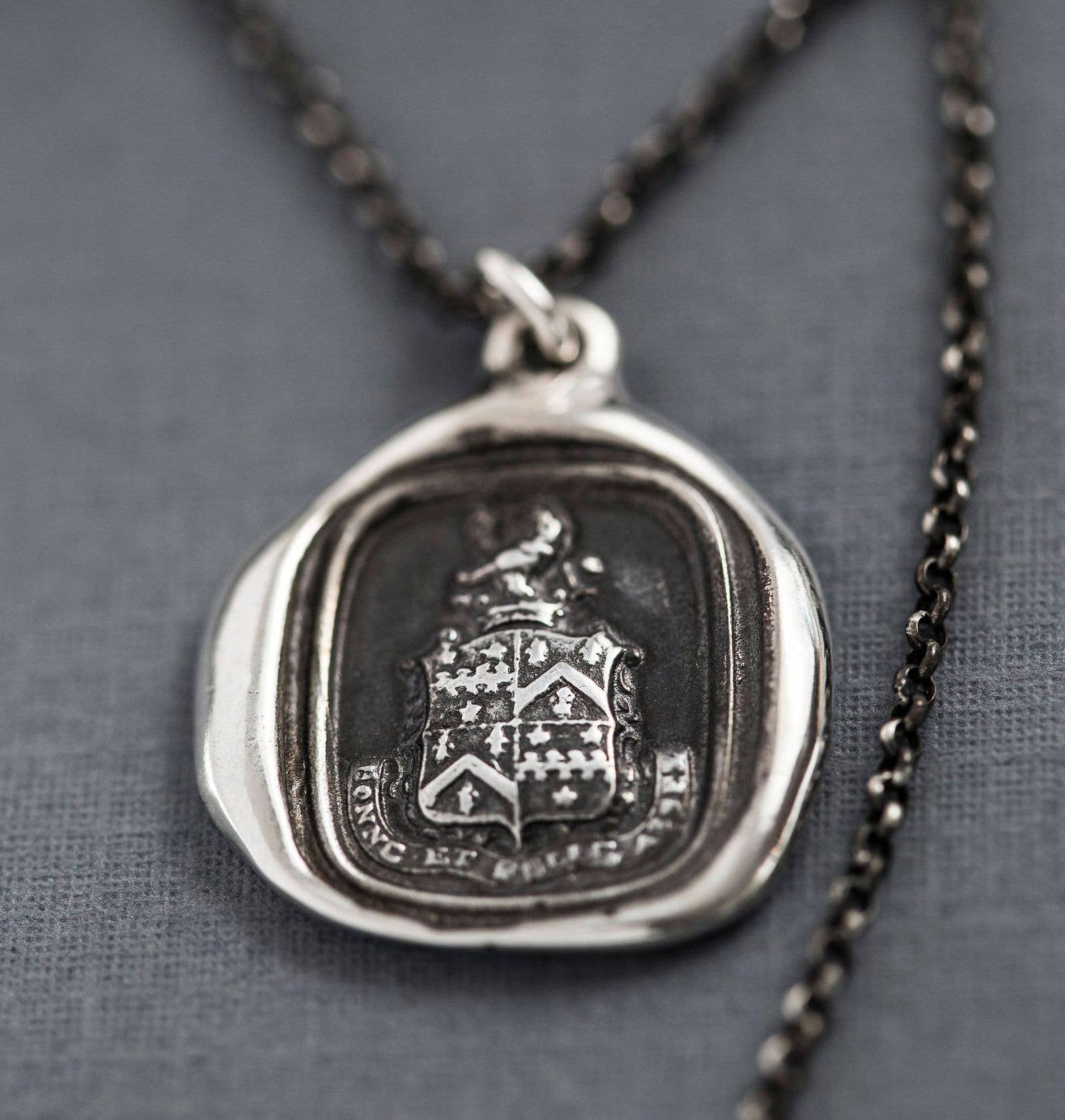 Plum and Posey - Wholesale Halskettinghanger - Zelfacceptatie - Leeuw ketting3