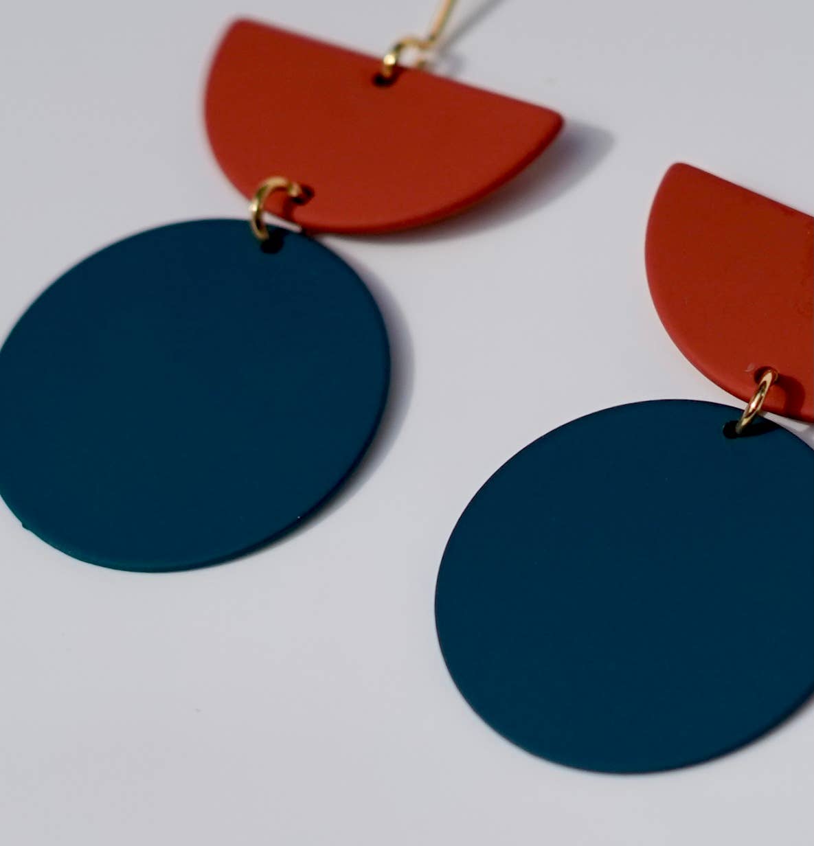 Copper Bee – Großhandel Ohrhänger – Helle, auffällige Statement-Ohrringe6