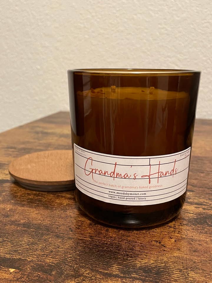 Les mains de grand-mère pour la vente par Moods By Monet