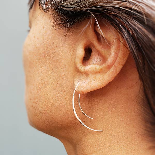 Nina Designs – wholesale Hoop-örhängen – Sterling Silver lång Swooping båge örhängen 40x15mm