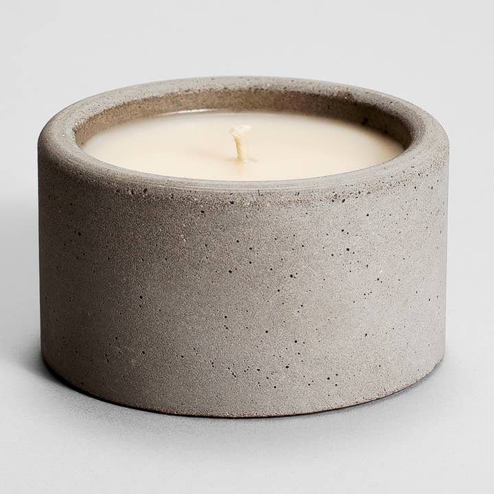 Handcrafted grey concrete candle | Parvi for wholesale by ZOA concept