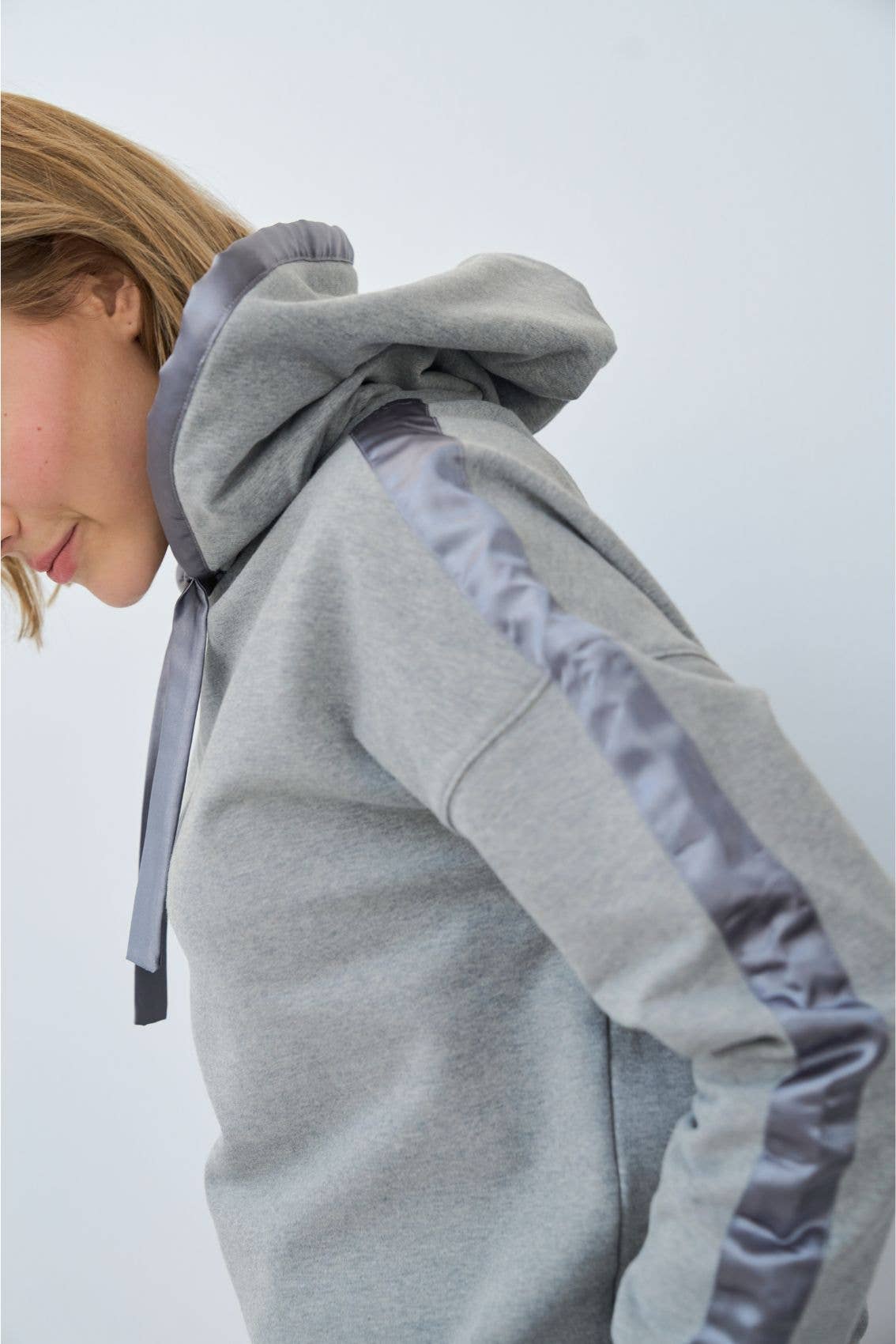 Marianna Déri GmbH - Wholesale Hoodie - Women's - Deluxe Hoodie Gray2