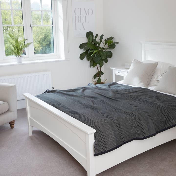 Wallace Sewell - Wholesale Throw Blanket - Una Pietra Small - Cotton Washable throw/blanket