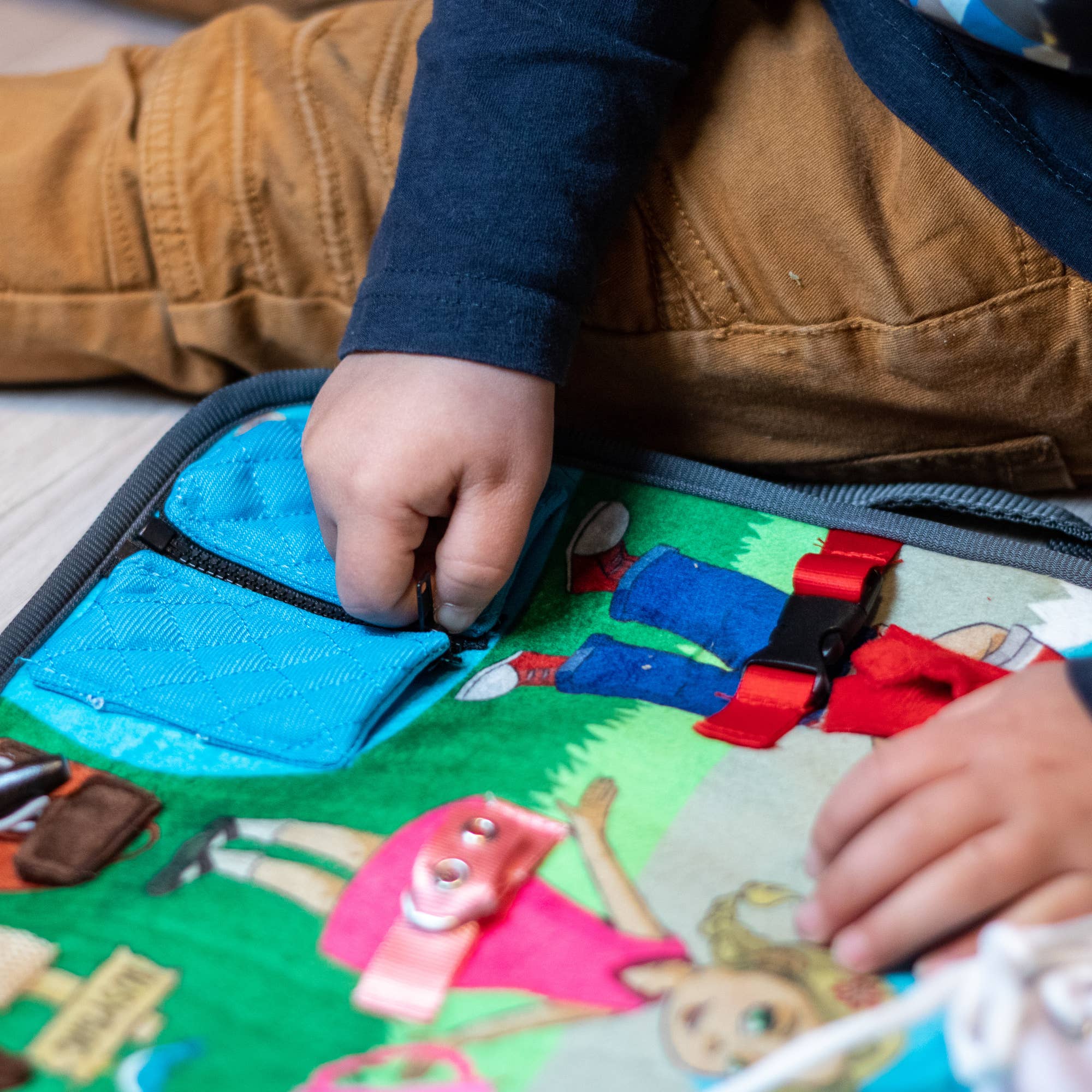 Max & Lea - Wholesale Toy Set - Kids - BUSYBAG: A superb fabric BusyBoard4