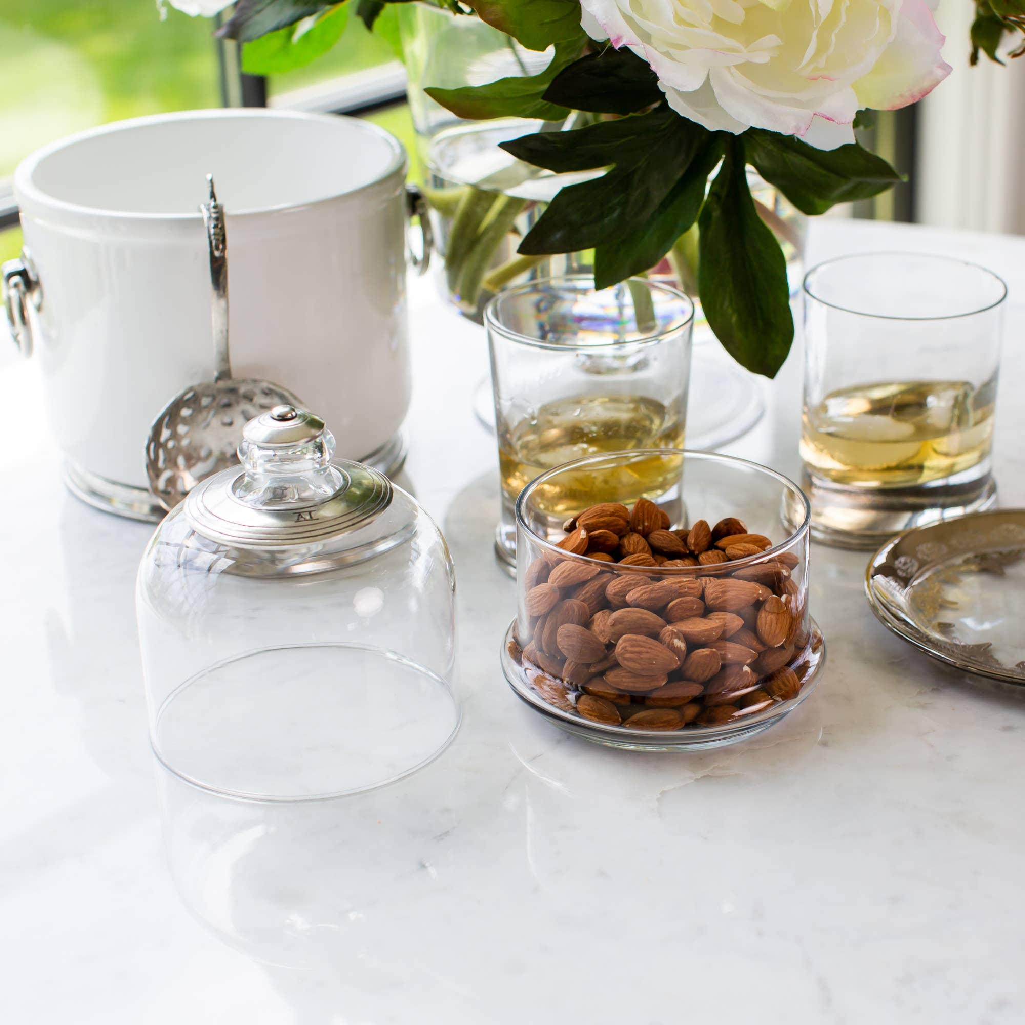 Arte Italica & Crown Linen Designs - Wholesale Serve Bowl - Serving Dish with Cloche2