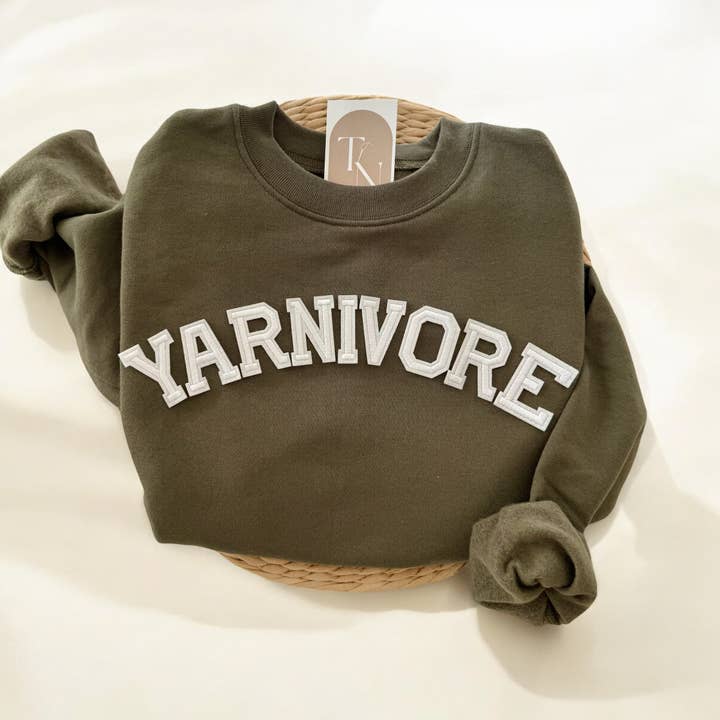 Sudadera YARNIVORE, Merch de Suministros para Tiendas de Manualidades para venta al por mayor de Threads And Needles, INC.