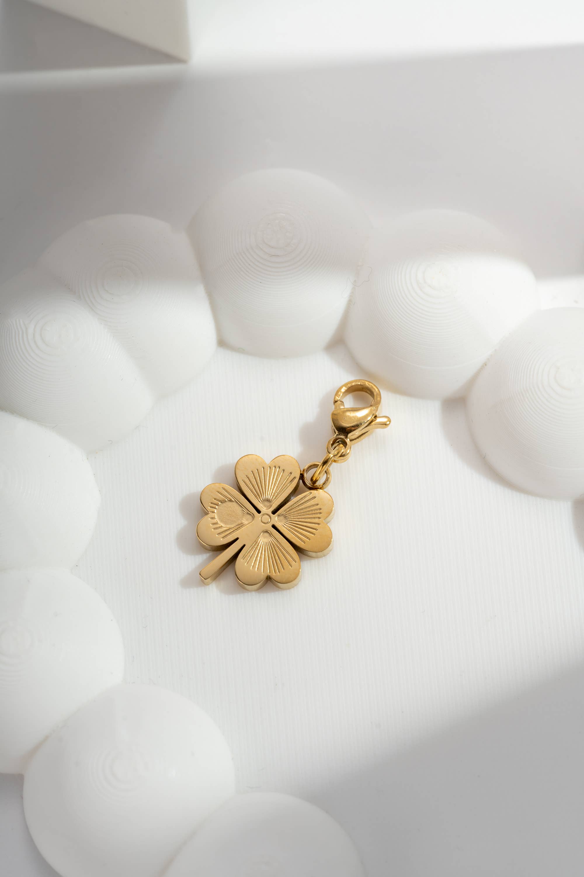 COSMOS - Wholesale Individual Charm/Pendant - Stainless Steel Pendant Charm Golden Clover Luck Elegance