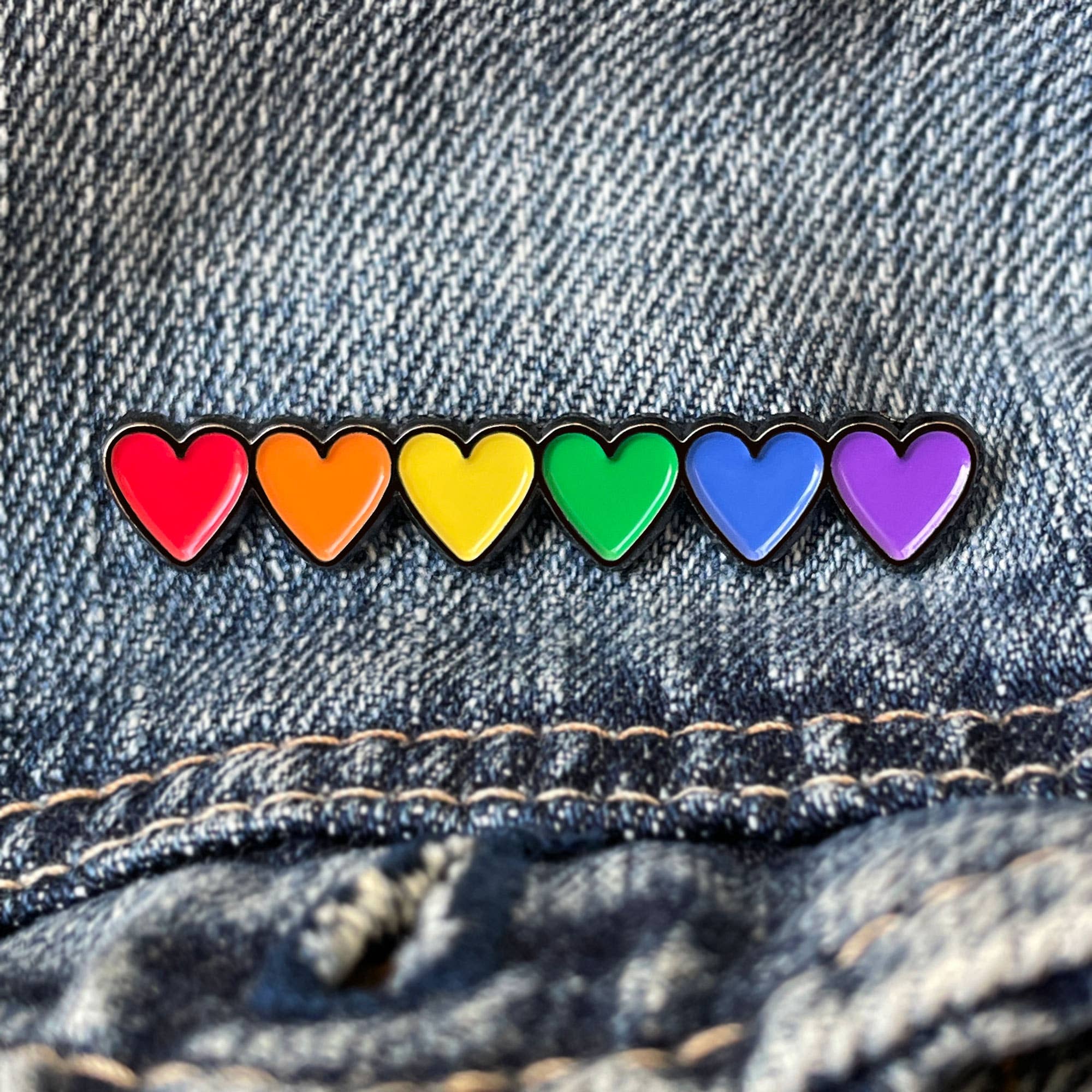 On Point Pins – Engroshandel Reversnål/knap – Rainbow hjerter LGBTQ Pride Ally revers emalje pin3