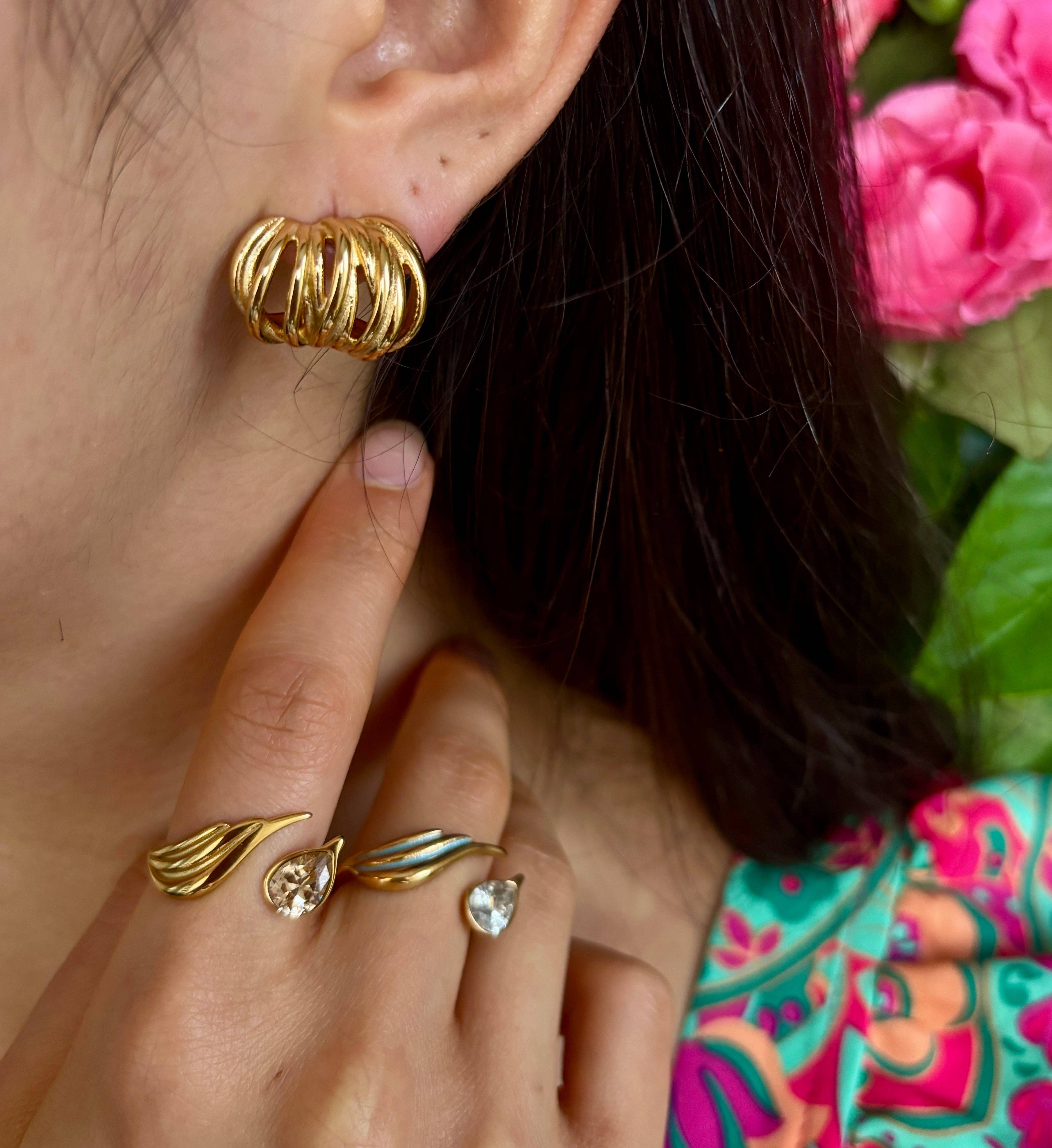 Ocean Ripples – wholesale Single stone/solitaire ring – 18ct Gold Plated Cubic Zirconia Open Top Leaf Ring - Available in Two Colours1