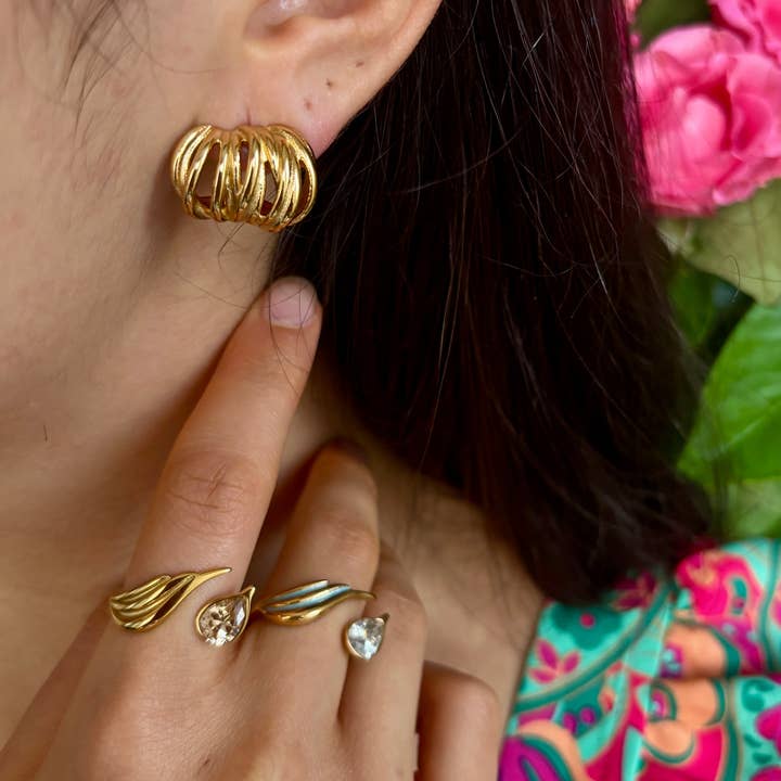 Ocean Ripples – wholesale Single stone/solitaire ring – 18ct Gold Plated Cubic Zirconia Open Top Leaf Ring - Available in Two Colours1