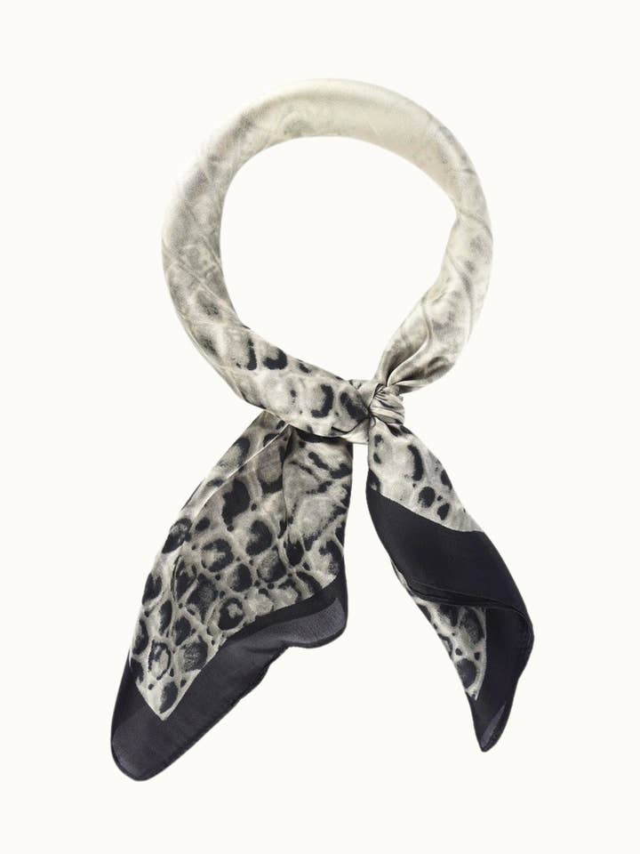 Foulard in raso "So Silky", versatile, nero coccodrillo per la vendita all'ingrosso da parte di Olive & Pique