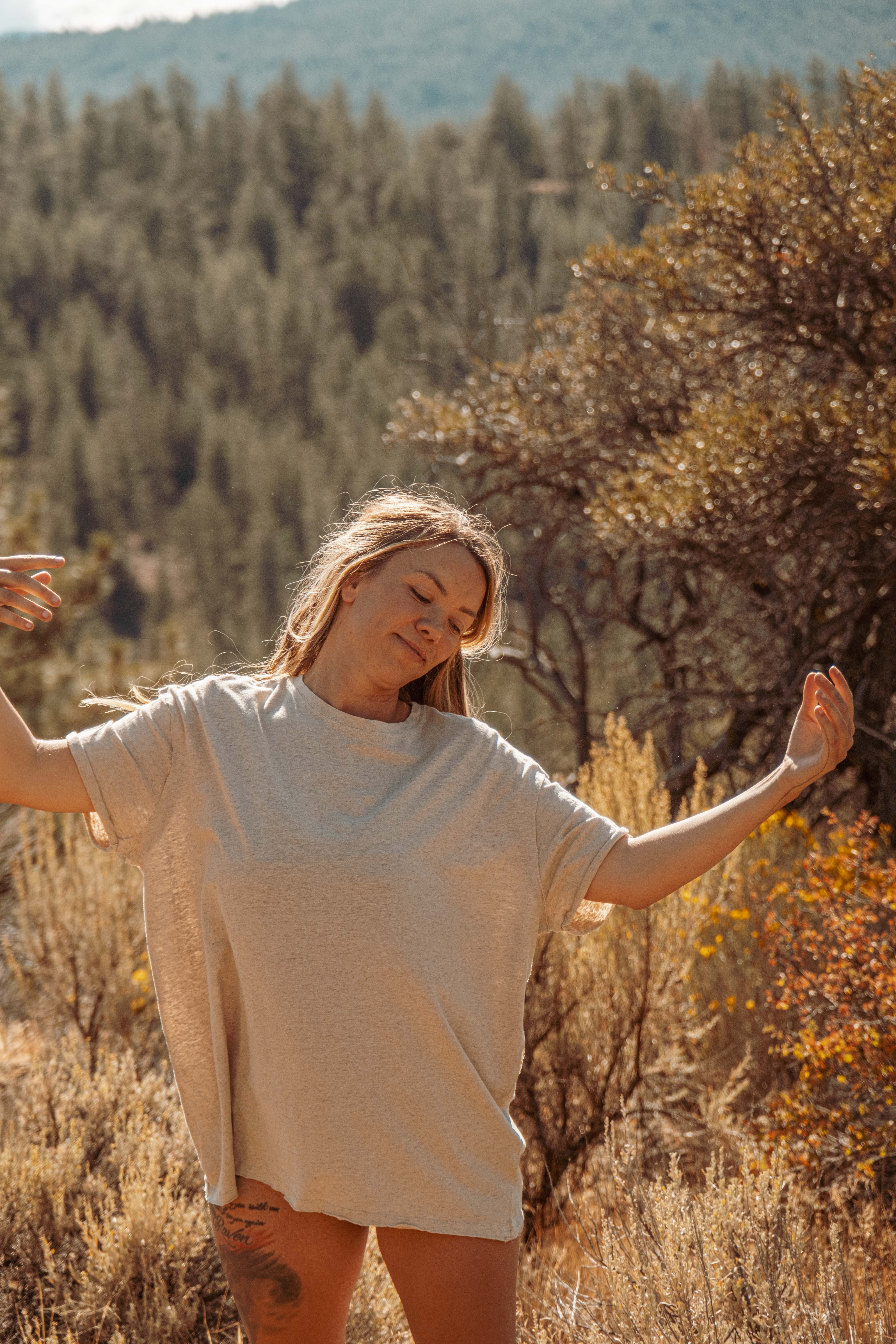 Ungebleichter Hanf Hanf-T-Shirt aus Bio-Baumwolle, unbedruckt, Öko-Unisex-T-Shirt oder unbedruckt für den Großhandel auf Faire4