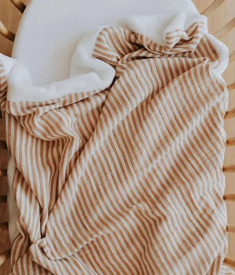 Manufacture des bébés français – Cobertor de cama - Crianças e bebés por atacado – Cobertor listrado caramelo2