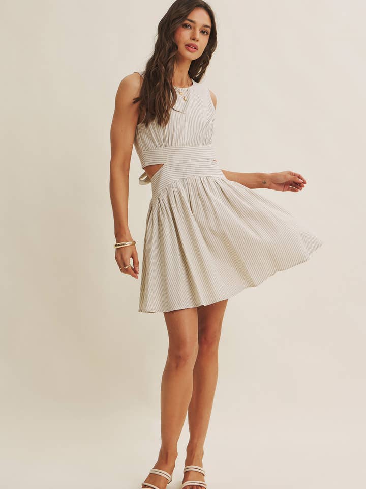 MINI ABITO CON SCHIENA SCOPERTA E TAGLIO IN VITA MOSSO DALLA BREZZA MARINA per la vendita all'ingrosso da parte di in february