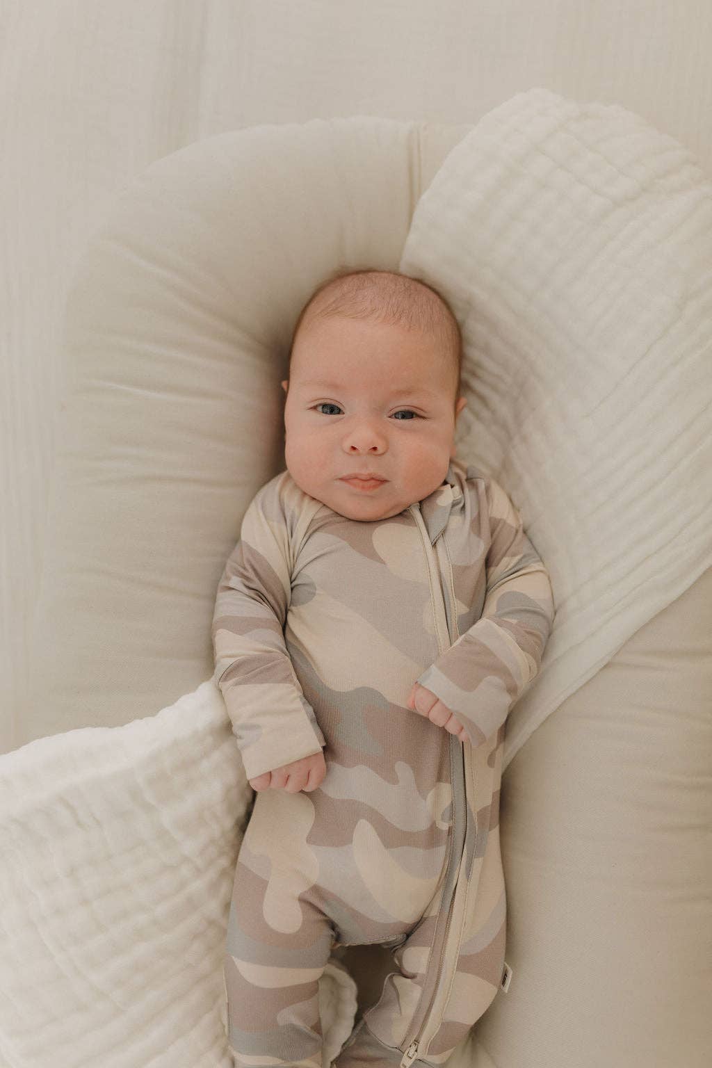 Forever French Baby - Wholesale Slaappak - Baby - Bamboe Rits Pyjama | Camouflage9