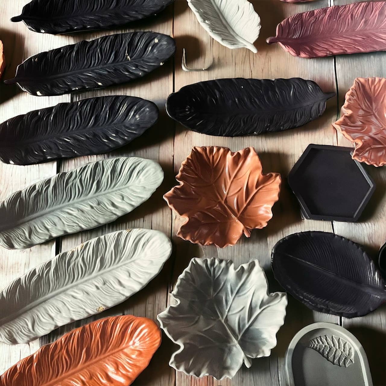 Lymeliteco - Wholesale Decorative Tray - Feather Concrete Tray | Elegant Feather Trinket Tray5